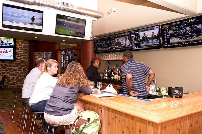 Dining Laurel Park Tips Bar